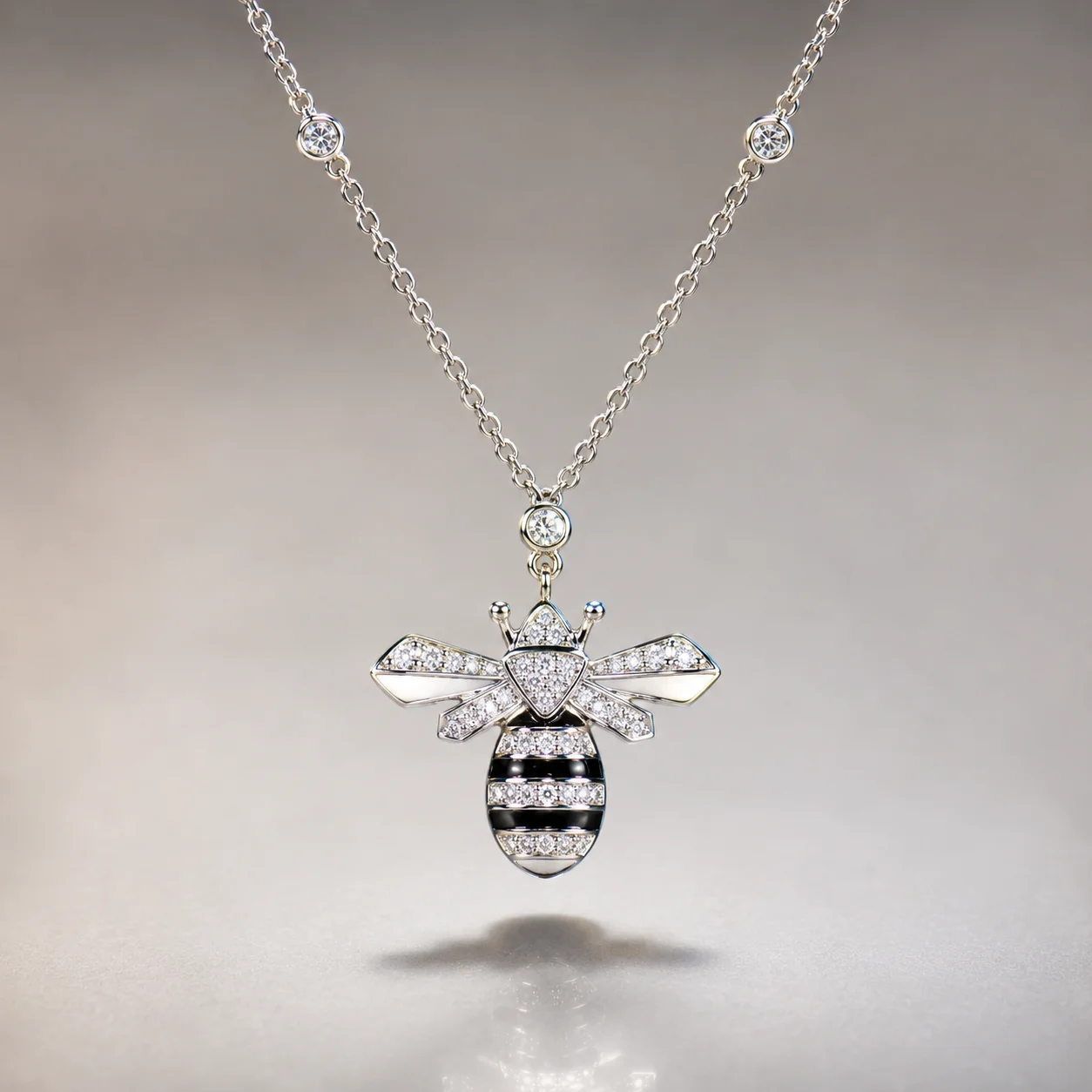queen-bee-luxe-necklace